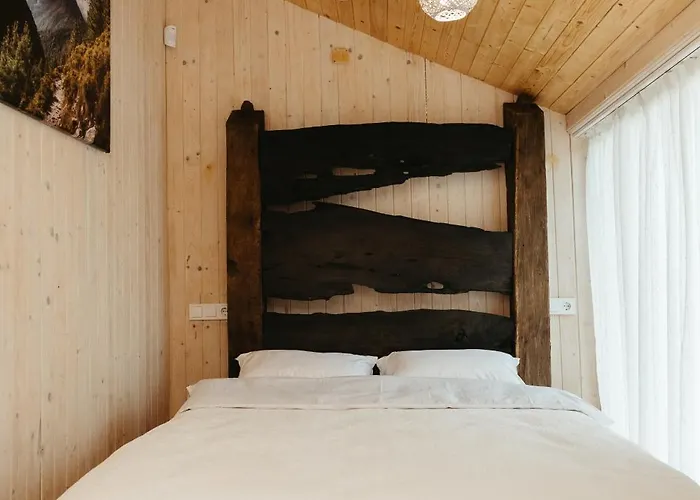 Chalet Tukhlya *
